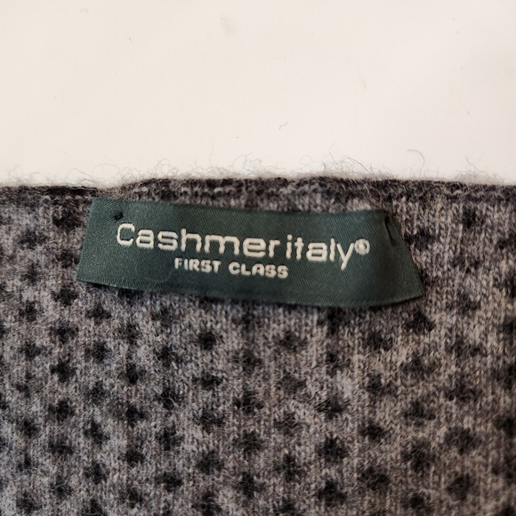 Cashmer Italy Bicolor Reversible Scarf Button Closure Reversible - Picture 5 of 9